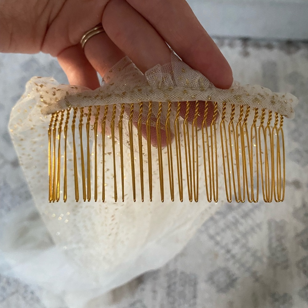 Shimmy Gold Veil